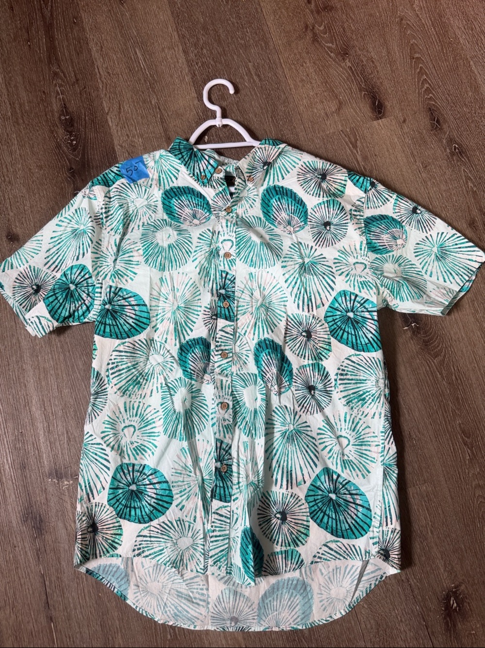 Kahulalea opihi print Short-Sleeve Button-Down Shirt in Teal & White XL